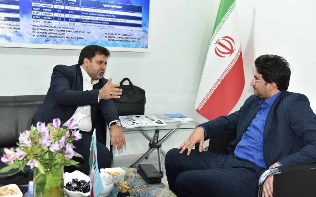 مهندس پور ضیایی با دکتر میراشرفی مدیرعامل در غرفه پتروشیمی تبریز دیدار کرد