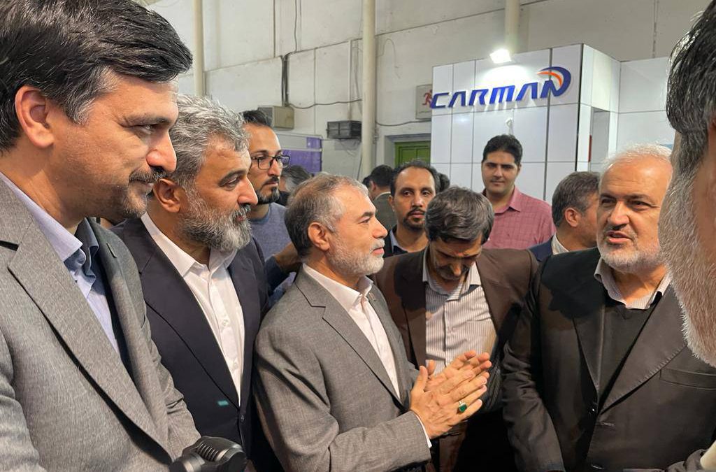 بازدید وزیر صمت از غرفه کارخانه نواوری آمپر در دومین نمایشگاه تحول صنعت خودرو