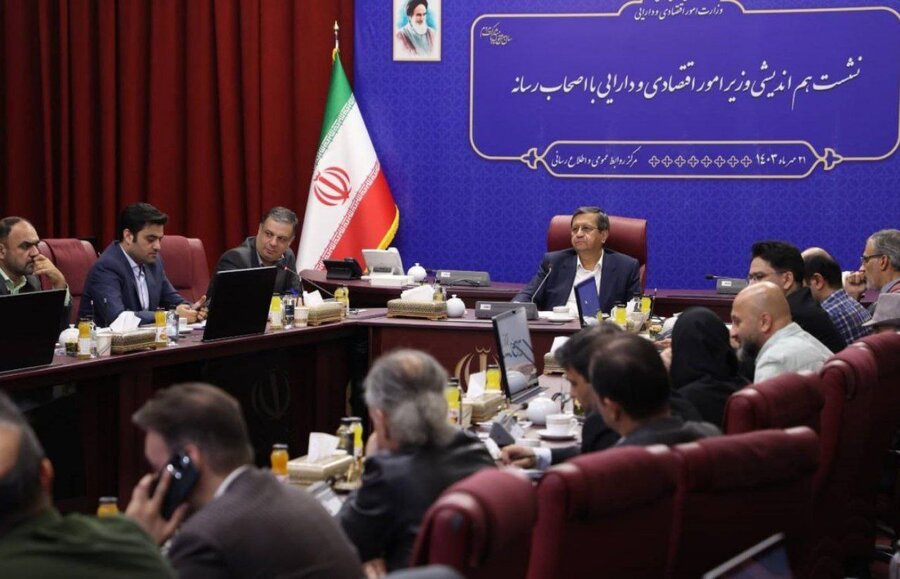 تمهیدات وزارت اقتصاد و سازمان بورس برای حفظ منافع سهامداران در بودجه ۱۴۰۴/ هرگونه اقدامات موردی و قیمت‌گذاری بی‌ربط و دخالت‌های دولتی کاهش یابد/ تأکید بر لزوم اصلاح نرخ نیما/ حمایت از تصمیم هیئت‌مدیره سازمان در خصوص افزایش دامنه نوسان
