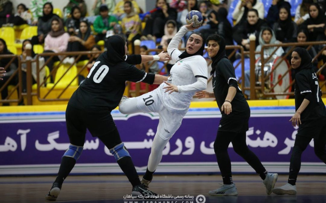 با بازیکنان جوان خوب ظاهر شدیم