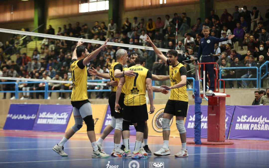 کولاک بلند‌قامتان سپاهان در حضور پرشور تماشاگران