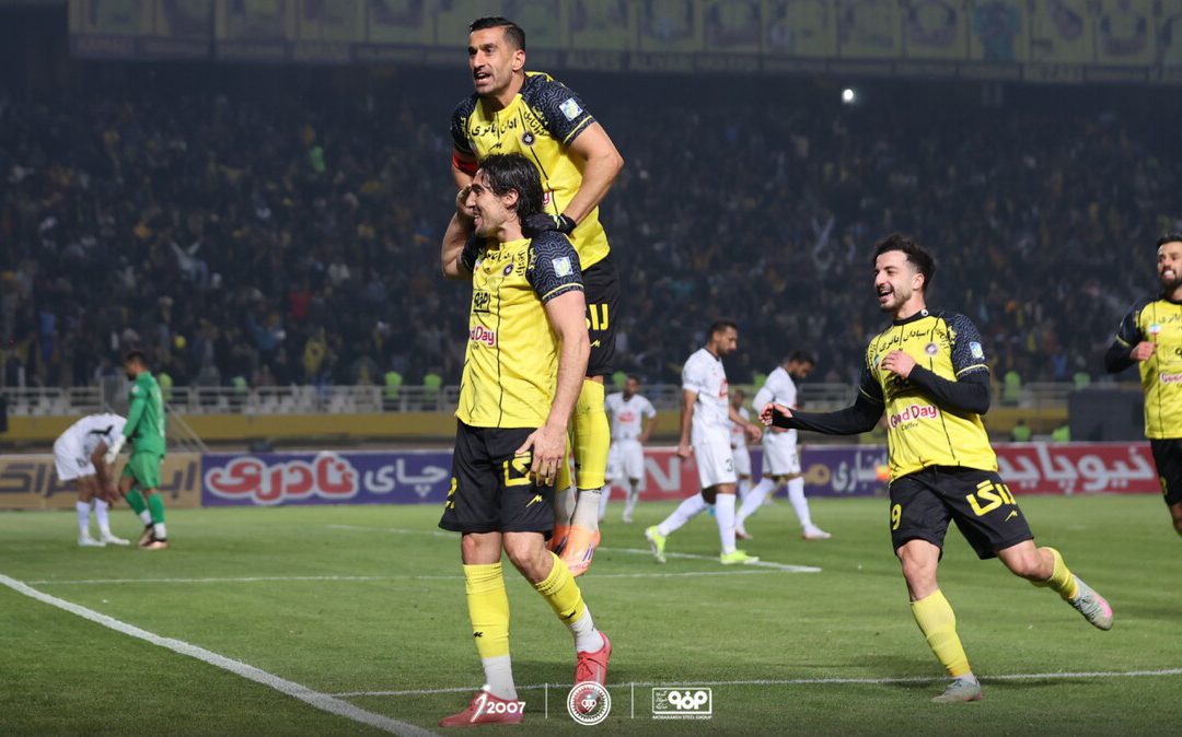 سپاهان با برد فجرسپاسی به صدر جدول رفت